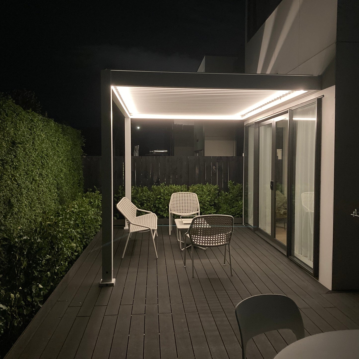 FlexiLouvre Free-Standing 4x5m Charcoal Grey